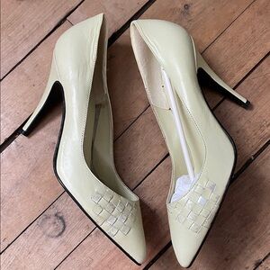 Vintage Italian mint /pistachio leather pumps with silver stellar detailing